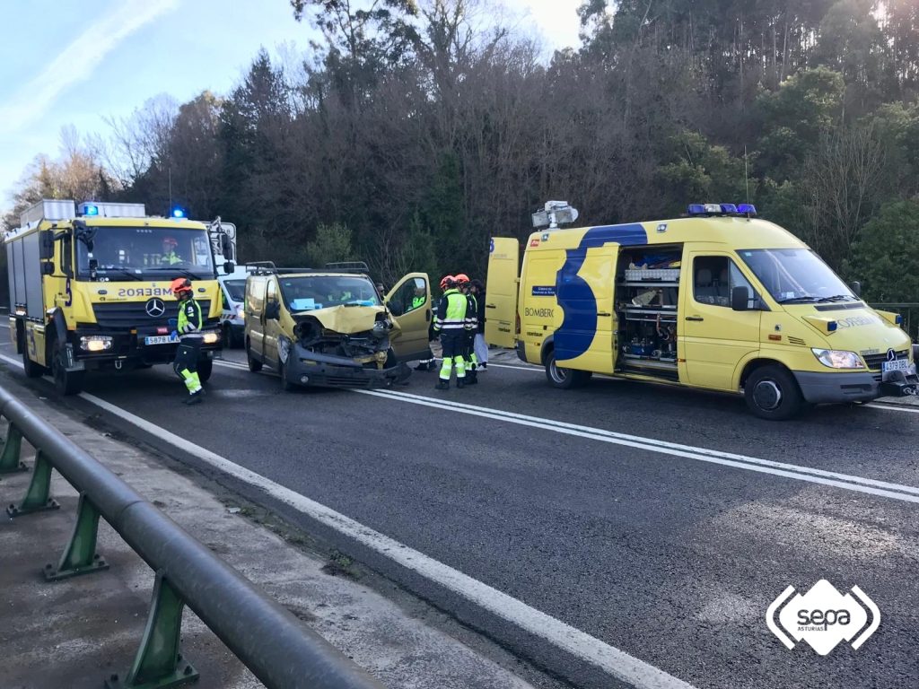 ACCIDENTE DE TRÁFICO CON HERIDOS EN AVILÉS