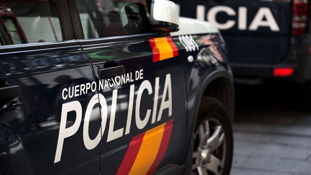 Envían a prisión a un guardia civil jubilado acusado de matar a su mujer en Canarias durante el confinamiento