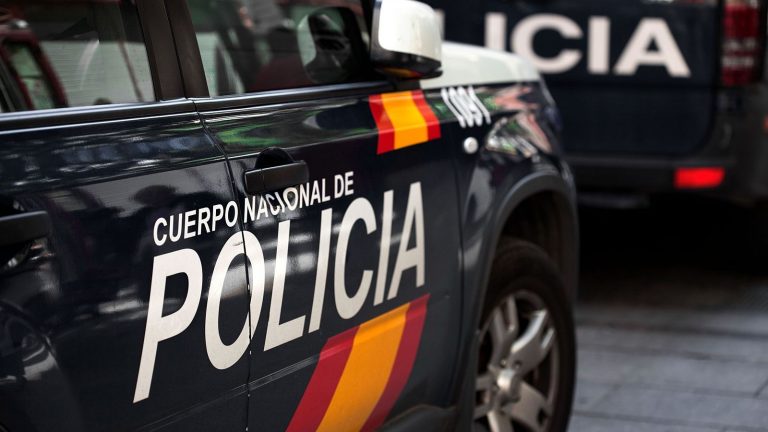 Envían a prisión a un guardia civil jubilado acusado de matar a su mujer en Canarias durante el confinamiento