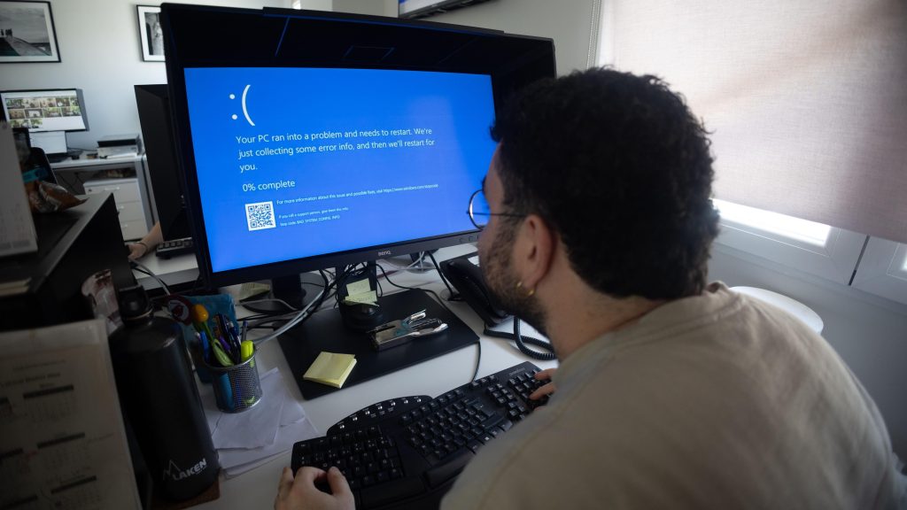 El mundo se recupera del caos generado por el apagón informático de Microsoft