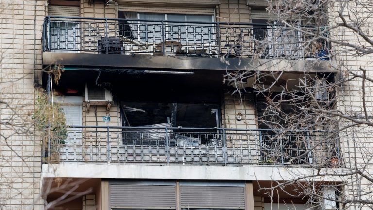 Dos ancianos de 76 y 83 años mueren por inhalación de humo en el incendio de una vivienda en Valencia