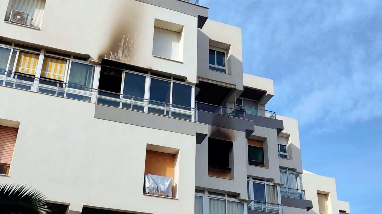 Muere una mujer de 92 años en el incendio de un edificio de apartamentos en Vila-seca, Barcelona