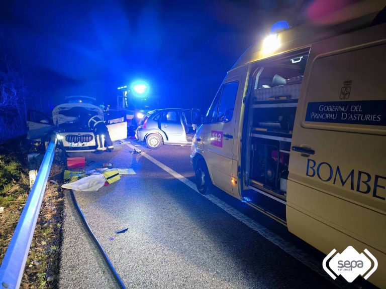 ACCIDENTE DE TRAFICO CON ATRAPADOS EN EL FRANCO