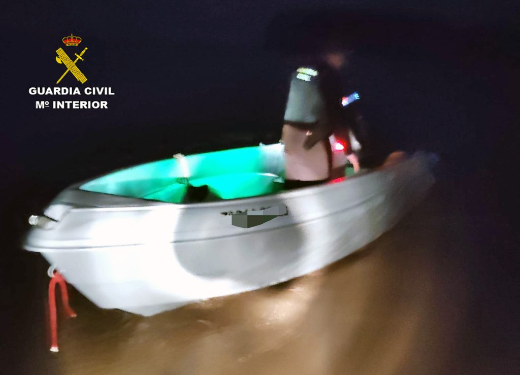 Guardia Civil detiene in fraganti a dos individuos