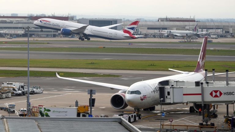 El aeropuerto de Heathrow reabre por completo tras el cierre por incendio y su directivo defiende la gestión