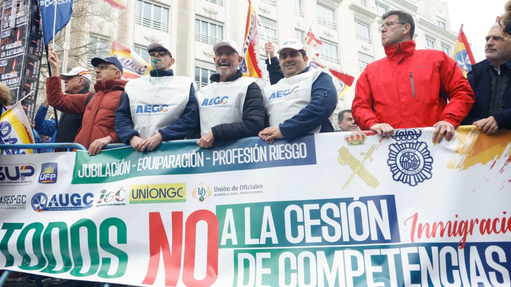 Las asociaciones de policías y guardias civiles denuncian ante el Congreso "la aventura de desguazar" España