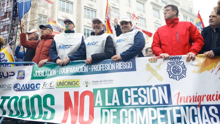 Las asociaciones de policías y guardias civiles denuncian ante el Congreso "la aventura de desguazar" España
