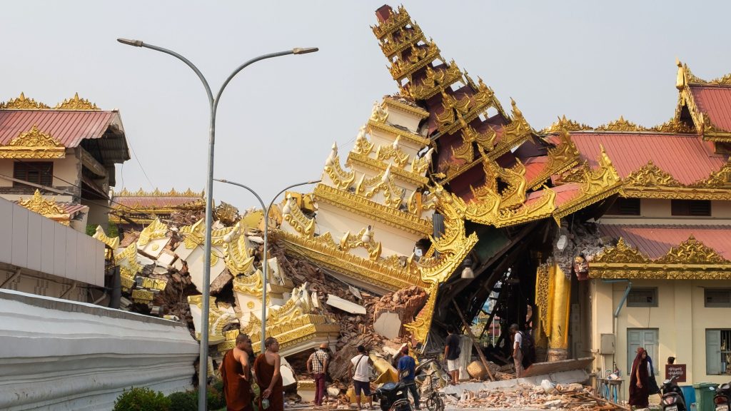 Suben a más de mil los muertos en el terremoto en Birmania y Tailandia mientras sigue la búsqueda de desaparecidos