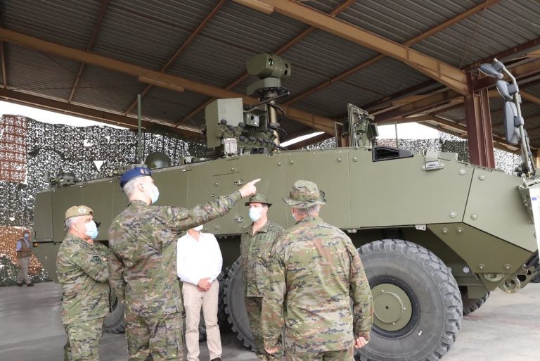 Defensa licita nuevas instalaciones para el 8×8 en Almería