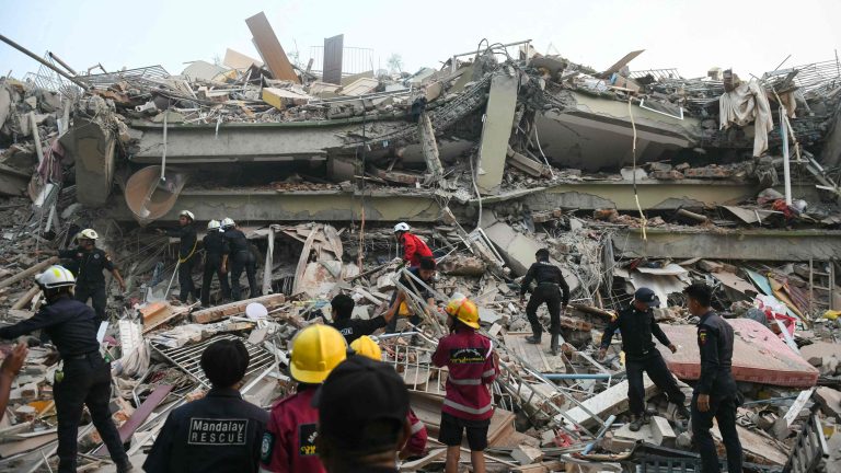 La cifra de víctimas por el terremoto en Birmania supera los 1.600 muertos mientras sigue la búsqueda de supervivientes