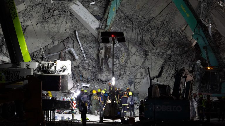 Rescatistas internacionales buscan supervivientes en Birmania tras el terremoto con más de 1.600 muertos