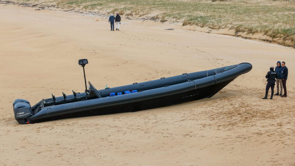 Narcolanchas: de las fábricas ilegales de Portugal a las playas españolas cargadas de droga