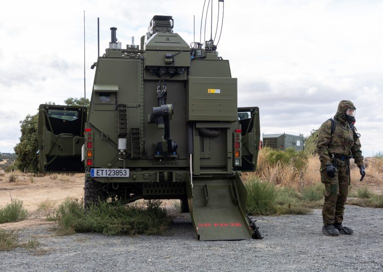 El Ejército se adiestra con su nuevo vehículo NBQ PITON de Urovesa
