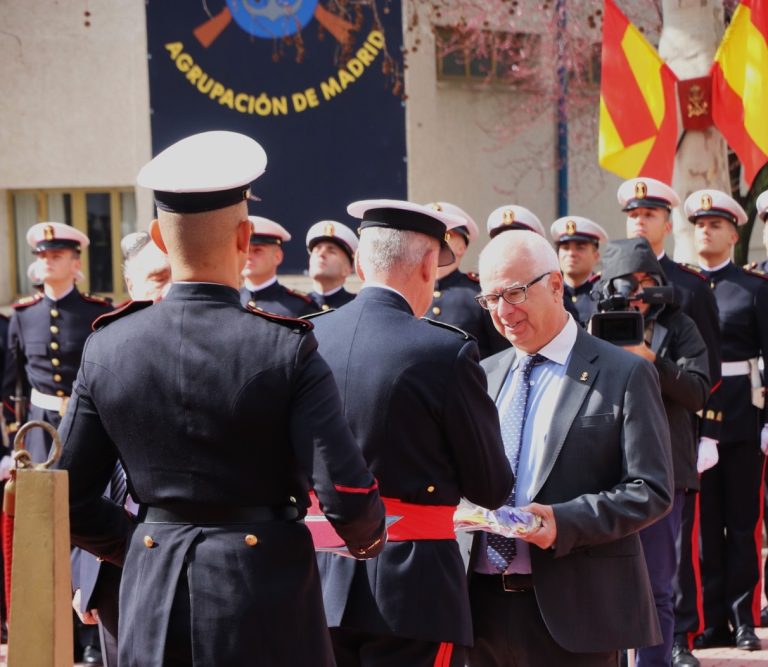 La Infantería de Marina española celebra 488º años y otorga el reconocimiento Amigo de la Infantería de Marina a Julio Maíz, periodista de Grupo Edefa