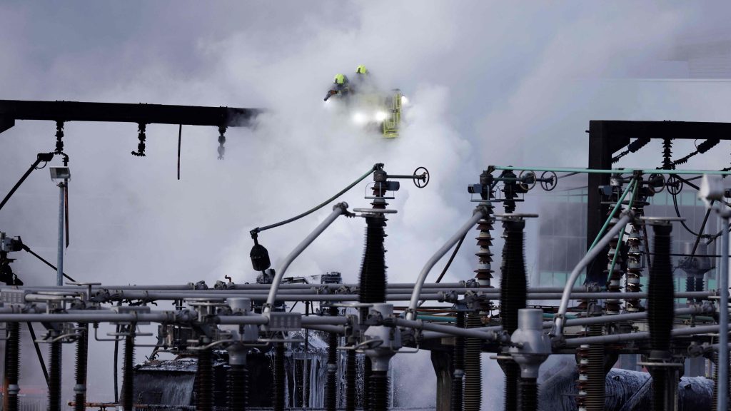 Cierra el aeropuerto de Heathrow tras un incendio en una subestación eléctrica y afecta a más de 220.000 pasajeros