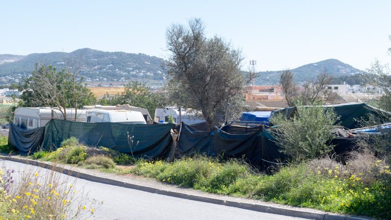 Comienza en Ibiza el desalojo del asentamiento de Can Rova 2 con autorización judicial