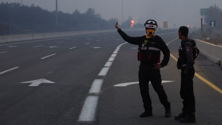 Un gran incendio en Jerusalén obliga a Israel a pedir ayuda internacional en plenos festejos del Día de la Independencia