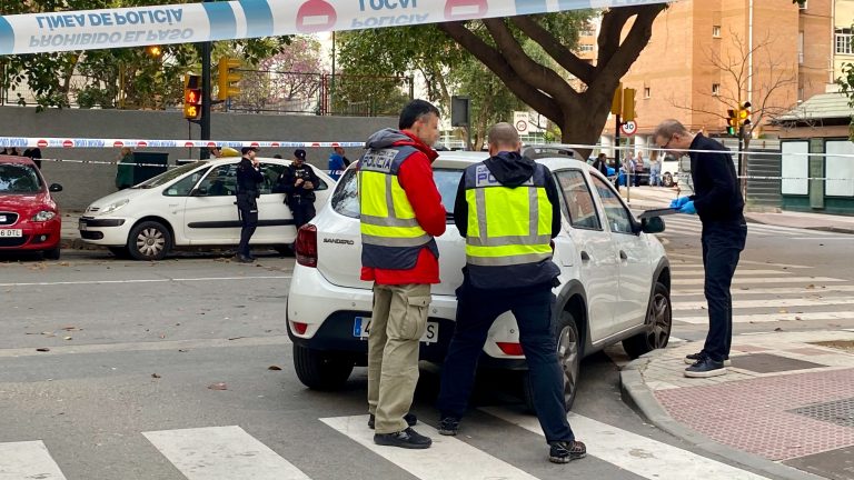 Cuatro personas resultan heridas tras un tiroteo en una calle de Málaga