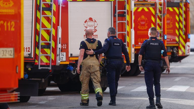 La Policía inspecciona el garaje de Alcorcón incendiado en el que murieron dos bomberos
