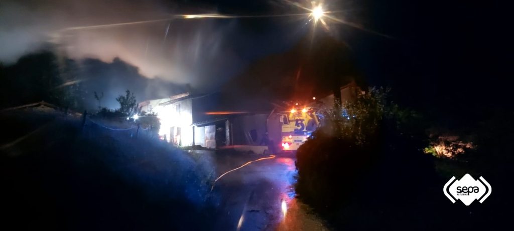 EXTINGUIDO INCENDIO URBANO EN VILLAVICIOSA