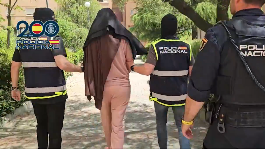La Policía Nacional detiene a dos mujeres afines al Dáesh que habían creado una academia yihadista online en Madrid