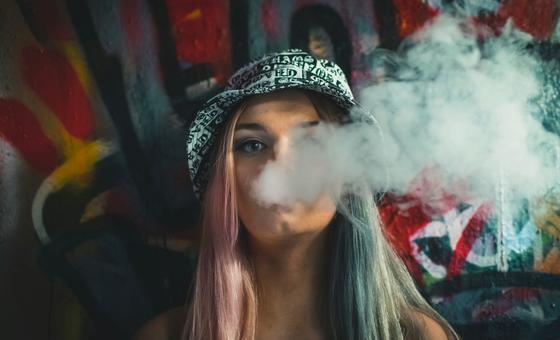 Los sabores en productos de tabaco atrapan a una nueva generación en la adicción