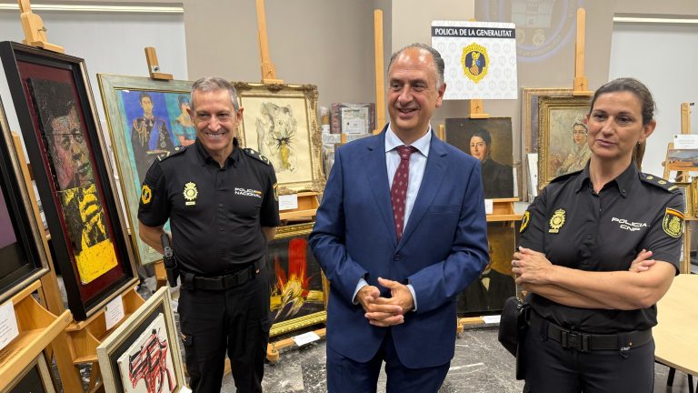 Intervenidas 41 obras falsas de Warhol, Sorolla y Dalí que se iban a subastar en Valencia