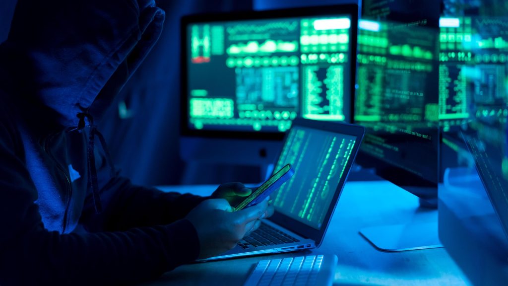 La Audiencia Nacional deja en libertad a los dos jóvenes detenidos en Canarias por filtrar datos privados de ministros