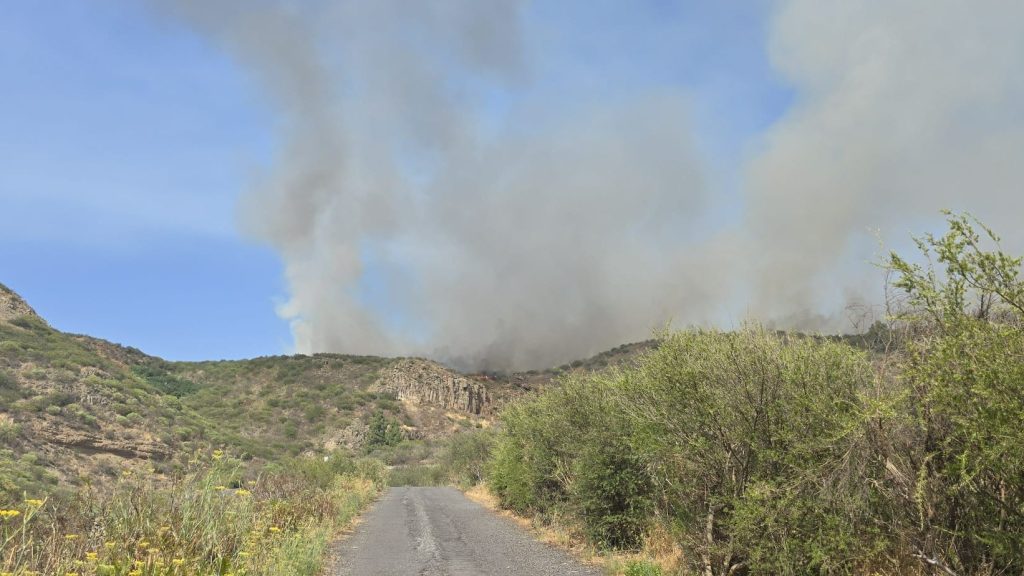 Los vecinos de Valle Arriba, en Tenerife, ya pueden volver a sus casas tras dar por estabilizado el incendio
