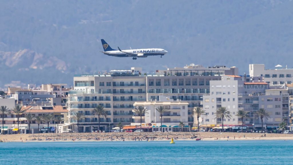 Una alerta de incendio en un avión de la compañía Ryanair en el aeropuerto de Palma deja 18 heridos leves