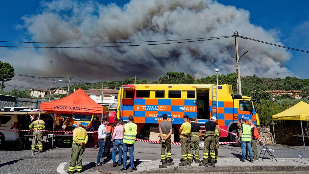 Muere un bombero forestal en accidente de tráfico cuando se dirigía a sofocar el incendio de Ávila