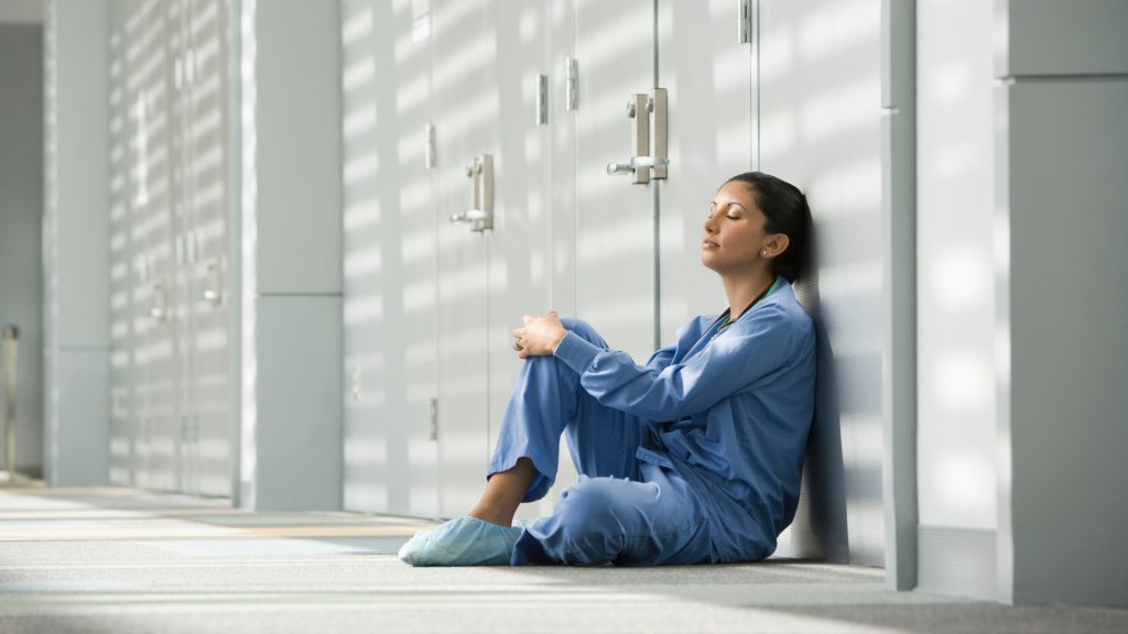 Las agresiones a profesionales sanitarios suben un 16 % en un año y superan las 17.000