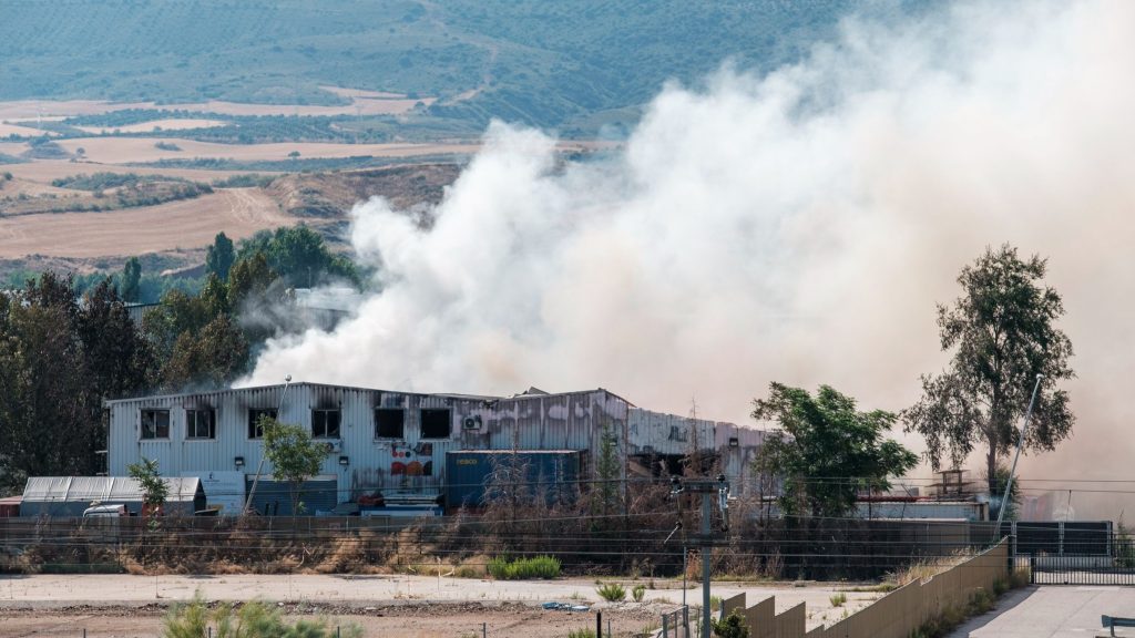 Reducen las medidas de protección al polígono afectado por el incendio en la planta de baterías en Guadalajara