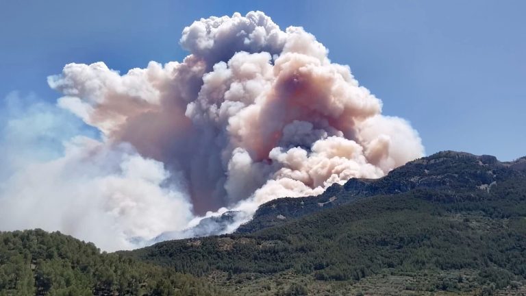 Dan por estabilizado el incendio de Paüls y se levanta el confinamiento de todas las localidades afectadas