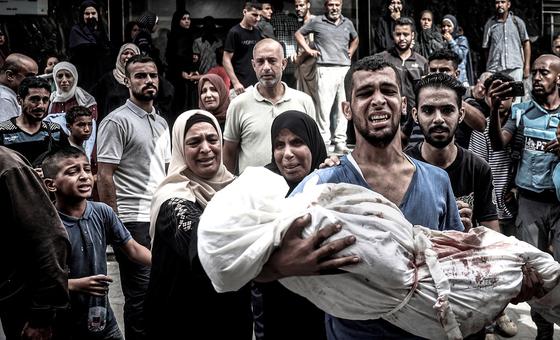 Gaza: Continúan los asesinatos de palestinos que acuden a recibir comida, esta vez las víctimas incluyen a nueve niños