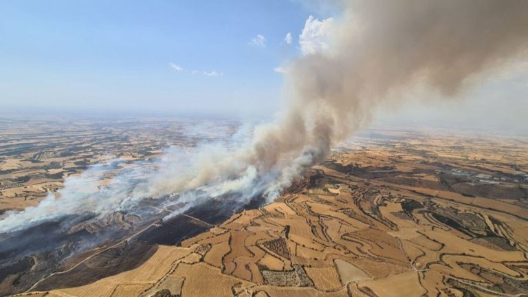 Dos muertos en el incendio agrícola de Torrefeta i Florejacs, en Lleida, ya estabilizado tras arrasar 1.830 hectáreas