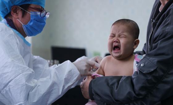 La cobertura mundial de vacunación infantil se mantiene estable, pero más de 14 millones de lactantes siguen sin vacunarse