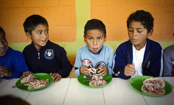 Más de 85 millones de niños se benefician con los almuerzos escolares en América Latina