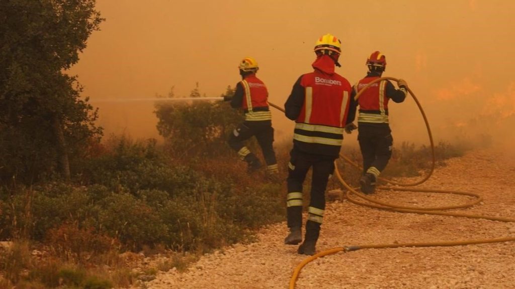 El incendio en Navaluenga, Ávila, continúa en nivel 2, mientras que el de Ibi, Alicante, ya ha sido perimetrado