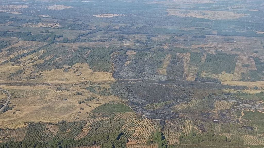 Estabilizado el incendio en el municipio pacense de Valdecaballeros tras quemar 2.500 hectáreas