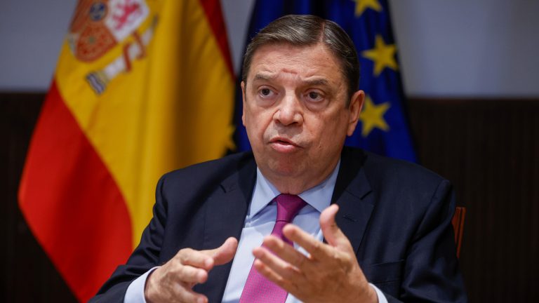 Planas comparece en el Senado para informar de las medidas de Agricultura ante los graves incendios