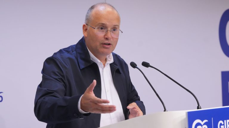 Tellado asegura que las comunidades del PP han puesto "más medios" que el Gobierno para los incendios