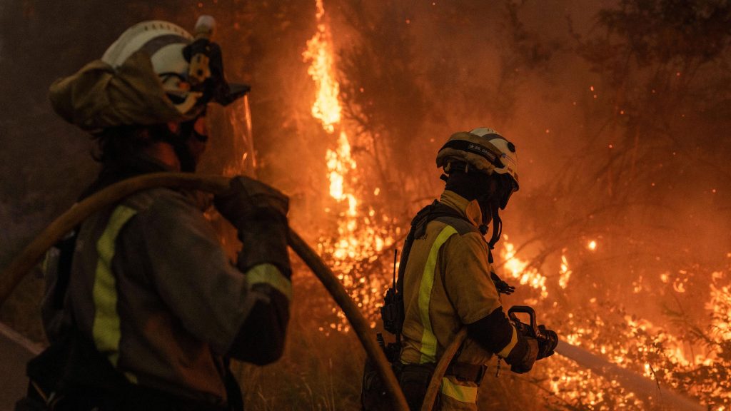 Cinco incendios siguen activos en Galicia y los dos de Pontevedra desactivan el nivel dos de emergencia