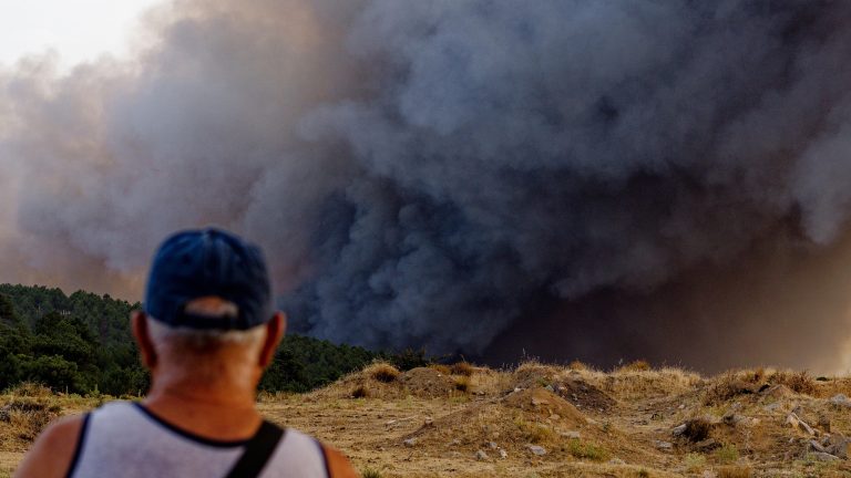 Los trabajos continúan en varios incendios activos en el país, con especial atención a los de Galicia y Castilla y León
