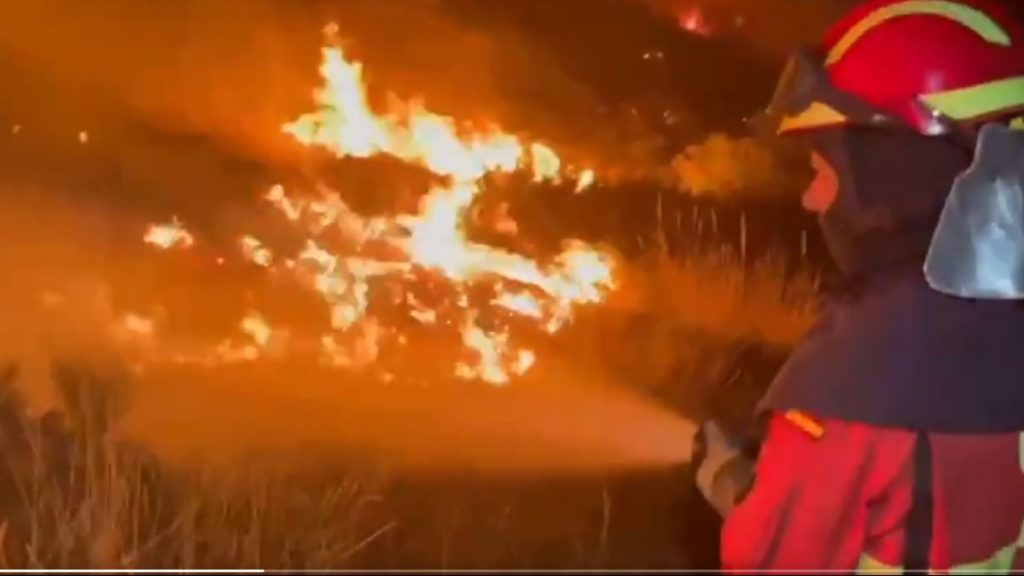 Varios incendios ponen en alerta a la provincia de León, con los de Yeres y Llamas de Cabrera en nivel 2