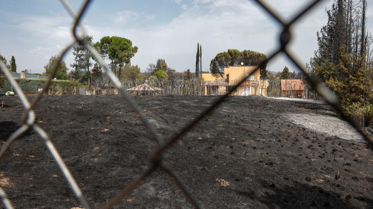 Pasar la noche fuera del hogar por un incendio, con el miedo a perderlo: "Ahora mismo no sé si tengo casa o no"