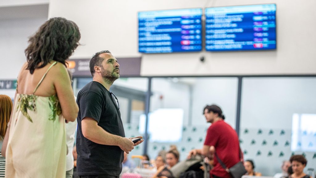 Renfe restablece la alta velocidad entre Madrid y Galicia tras el incendio en Ourense