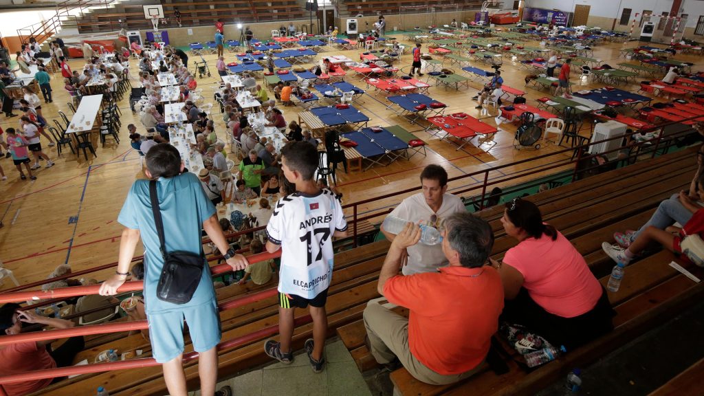 El lamento de los afectados por los incendios en Ourense: "Ni un coche, ni una avioneta, estamos abandonados"