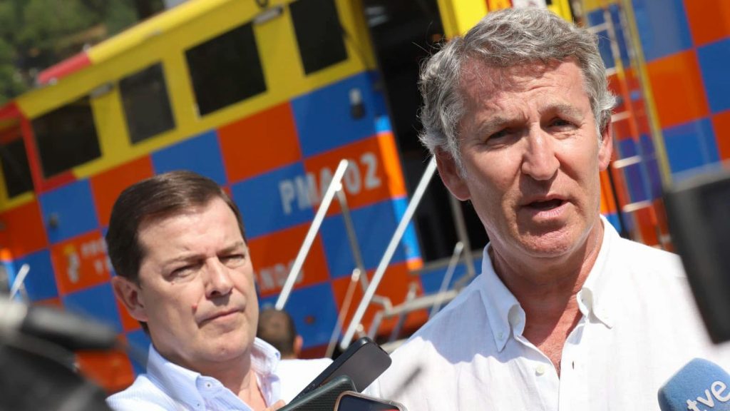 Feijóo exige al Gobierno desplegar al Ejército ante una "crisis nacional" por los incendios: "Queda lo peor"