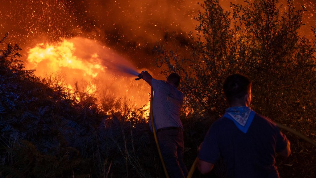 Incendios en España hoy, última hora en directo | El incendio de Jarilla, en Cáceres, está "totalmente descontrolado" y el 70% es inabordable